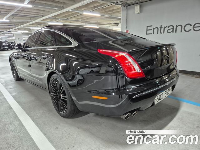 Jaguar XJ 2010 — photo 2