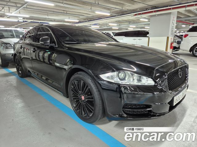 Jaguar XJ 2010 — photo 11