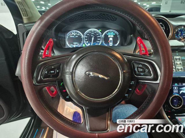 Jaguar XJ 2010 — photo 15
