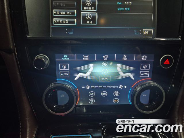 Jaguar XJ 2010 — photo 17