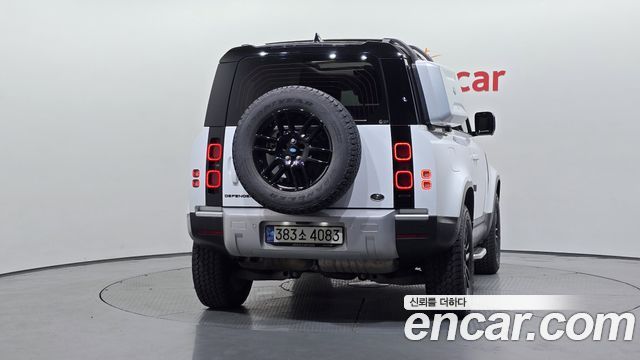 Land Rover Defender 2022 — photo 4
