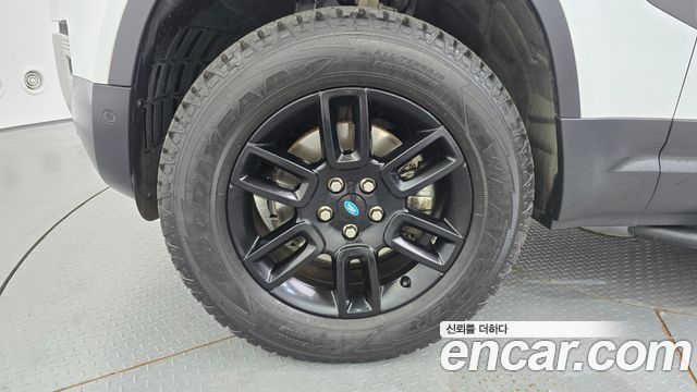 Land Rover Defender 2022 — photo 5