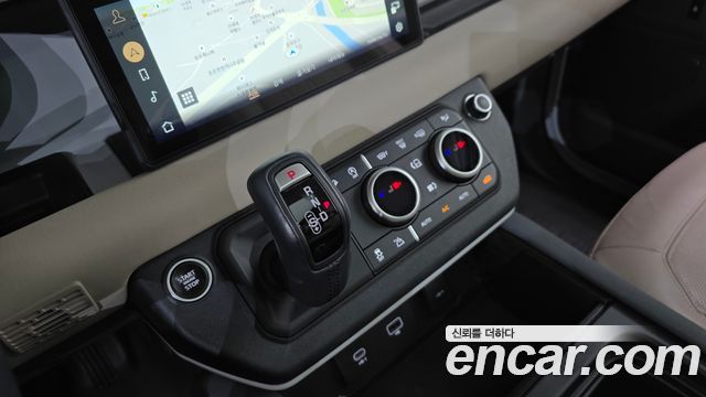 Land Rover Defender 2022 — photo 12