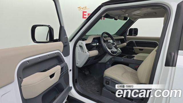Land Rover Defender 2022 — photo 13