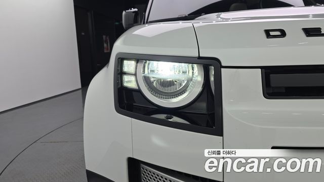 Land Rover Defender 2022 — photo 8
