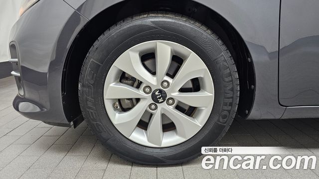Kia pride 2015 — photo 5