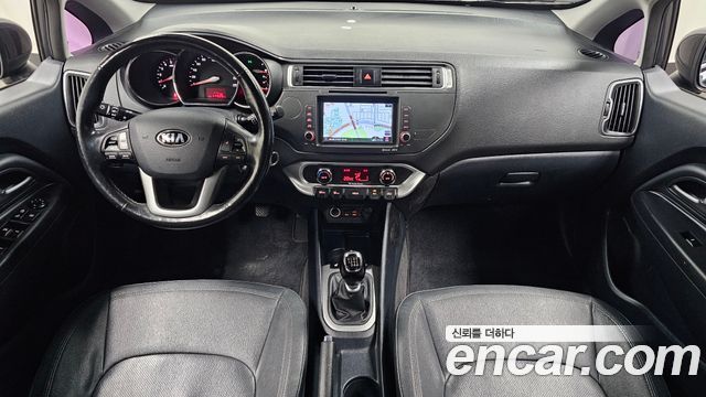 Kia pride 2015 — photo 10