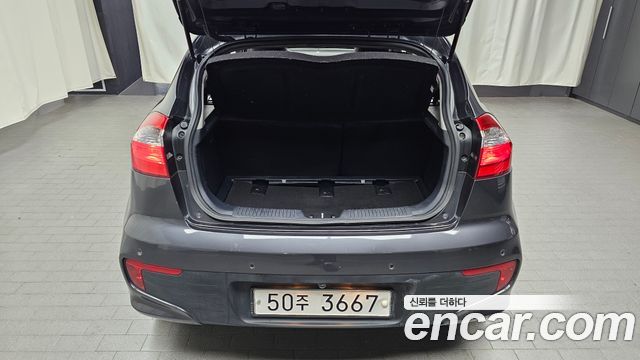 Kia pride 2015 — photo 24