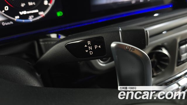 Mercedes-Benz G-Class 2020 — photo 12