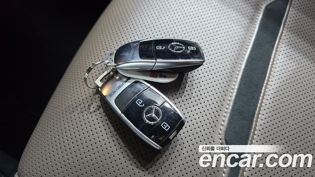 Mercedes-Benz G-Class 2020 — photo 22