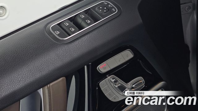 Mercedes-Benz G-Class 2020 — photo 29