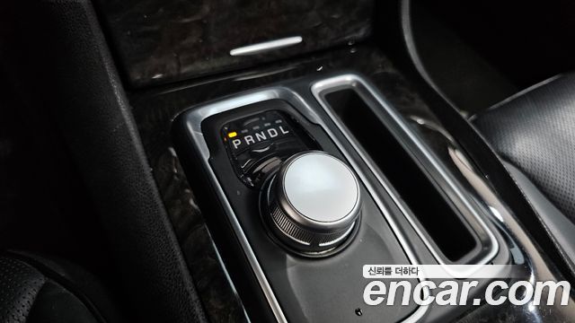 Chrysler 300C 2016 — photo 9