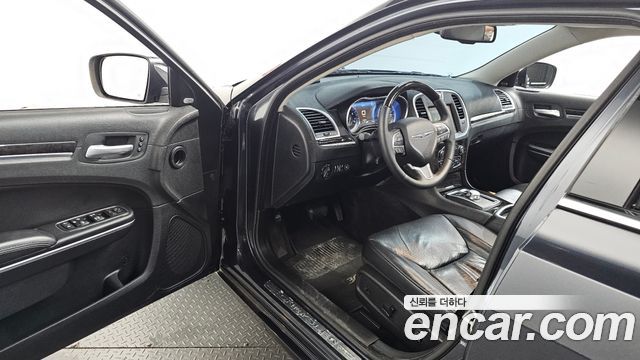 Chrysler 300C 2016 — photo 10