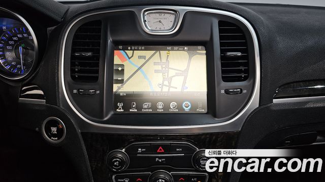 Chrysler 300C 2016 — photo 12