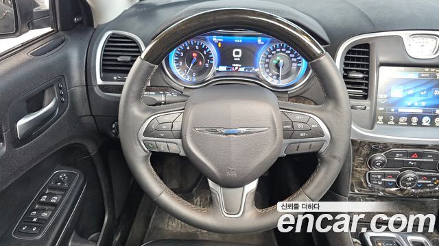 Chrysler 300C 2016 — photo 13