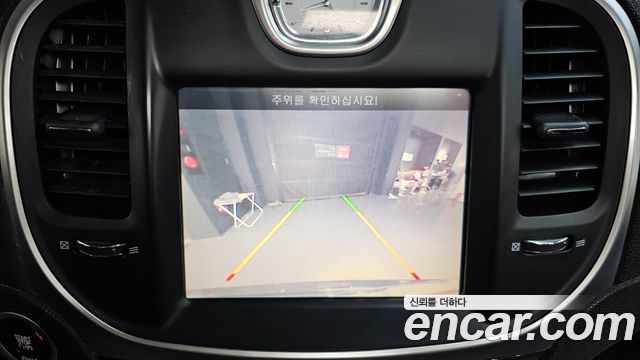 Chrysler 300C 2016 — photo 14
