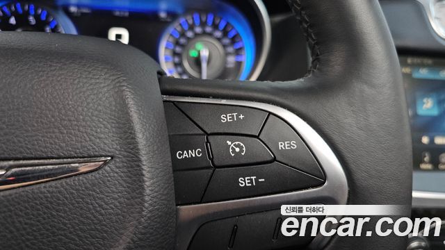 Chrysler 300C 2016 — photo 15