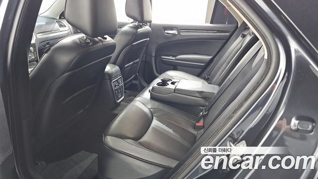 Chrysler 300C 2016 — photo 18