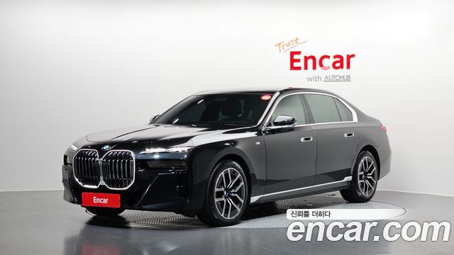 BMW 7-Series 2023 — photo 1