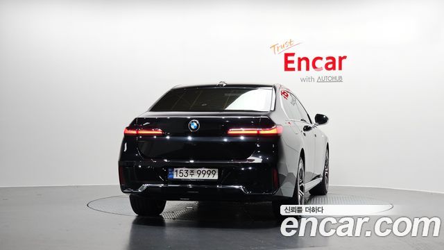 BMW 7-Series 2023 — photo 4