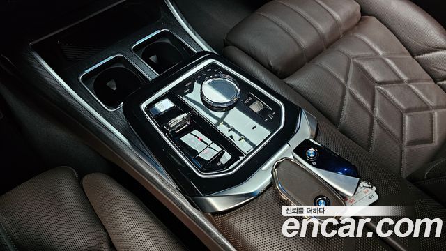 BMW 7-Series 2023 — photo 12