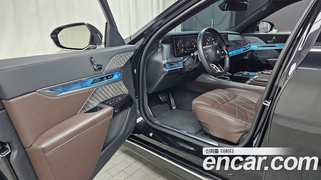 BMW 7-Series 2023 — photo 13