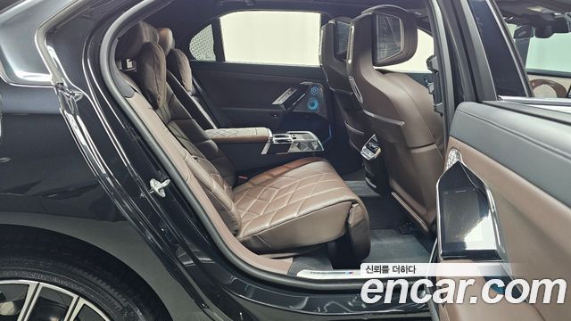 BMW 7-Series 2023 — photo 17