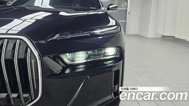 BMW 7-Series 2023 — photo 8
