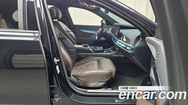 BMW 7-Series 2023 — photo 16