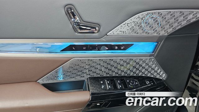 BMW 7-Series 2023 — photo 28