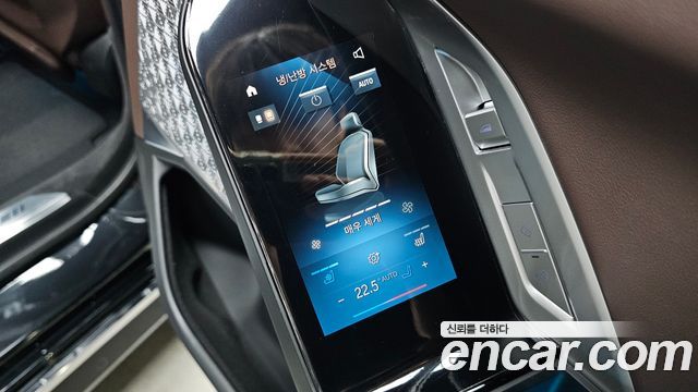BMW 7-Series 2023 — photo 32