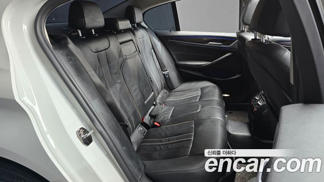 BMW 5-Series 2018 — photo 11