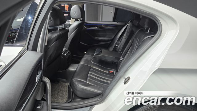 BMW 5-Series 2018 — photo 12