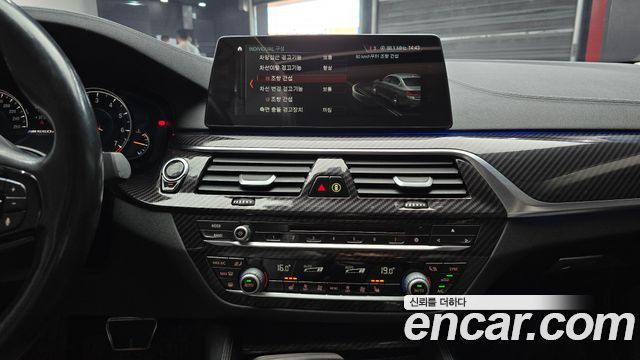 BMW 5-Series 2018 — photo 14