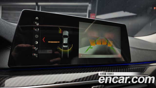 BMW 5-Series 2018 — photo 15