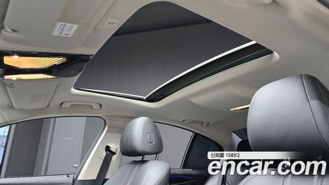 BMW 5-Series 2018 — photo 18