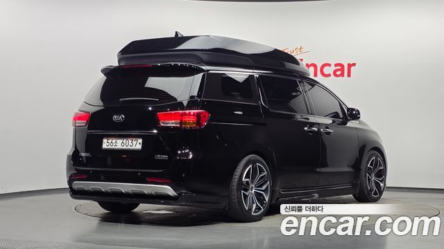Kia Canival 2017 — photo 2