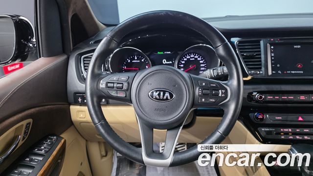 Kia Canival 2017 — photo 14