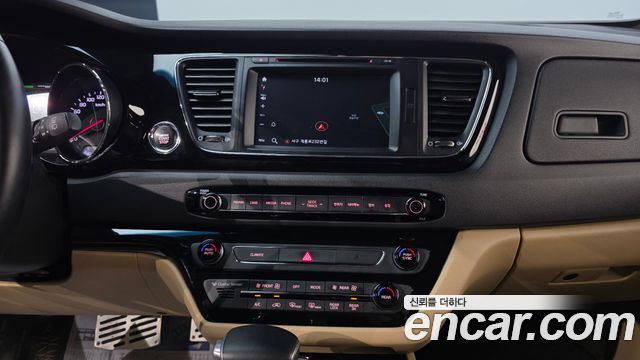 Kia Canival 2017 — photo 15