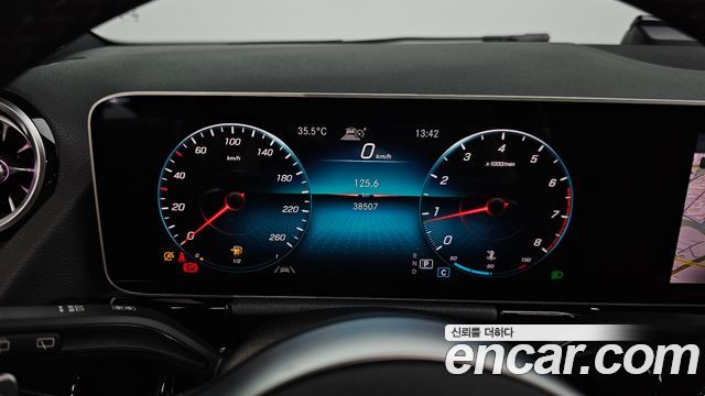 Mercedes-Benz GLA-Class 2020 — photo 8