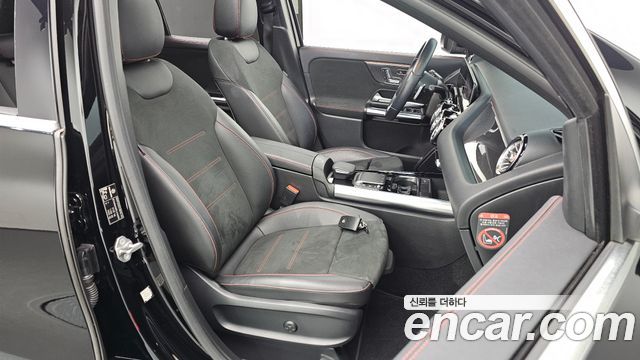 Mercedes-Benz GLA-Class 2020 — photo 12