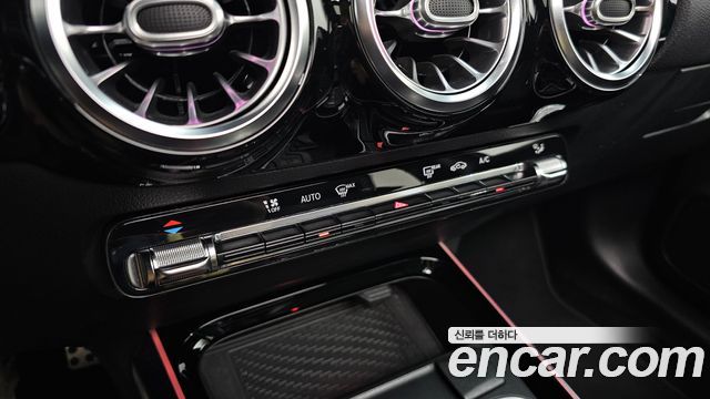 Mercedes-Benz GLA-Class 2020 — photo 17