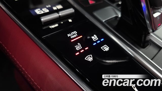 Porsche Panamera 2021 — photo 31