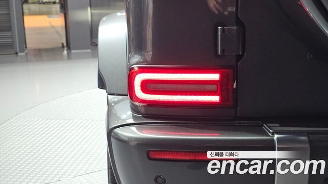 Mercedes-Benz G-Class 2023 — photo 9
