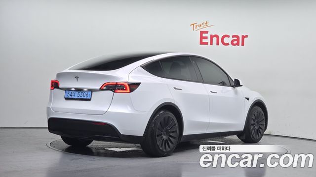 Tesla Model Y 2024 — photo 2