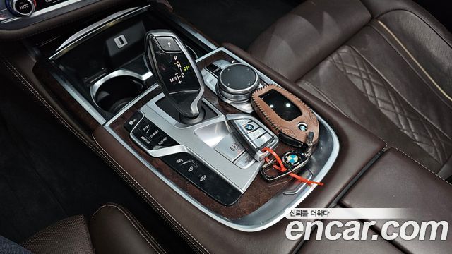 BMW 7-Series 2016 — photo 9