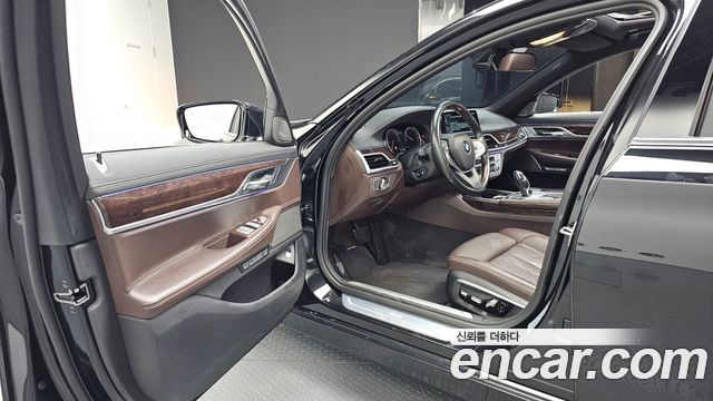 BMW 7-Series 2016 — photo 10