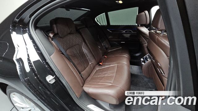 BMW 7-Series 2016 — photo 11
