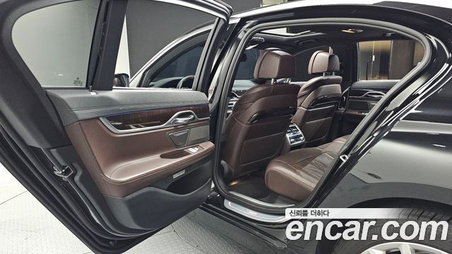 BMW 7-Series 2016 — photo 12
