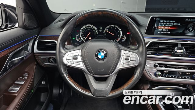BMW 7-Series 2016 — photo 13